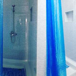 Хостелы NEW Hostel Алматы Двухместный номер с 2 двуспальными кроватями-1