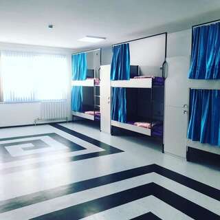 Хостелы NEW Hostel Алматы Общий десятиместный номер для мужчин и женщин-12