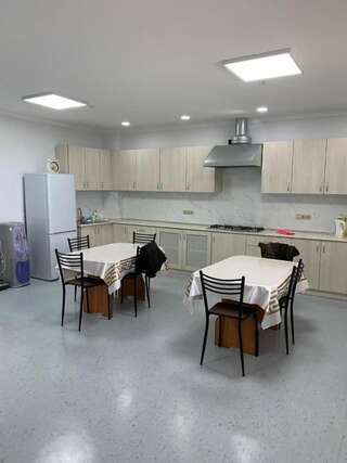 Хостелы NEW Hostel Алматы Общий десятиместный номер для мужчин и женщин-13