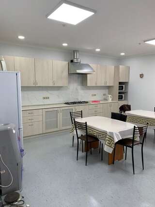 Хостелы NEW Hostel Алматы Общий десятиместный номер для мужчин и женщин-9